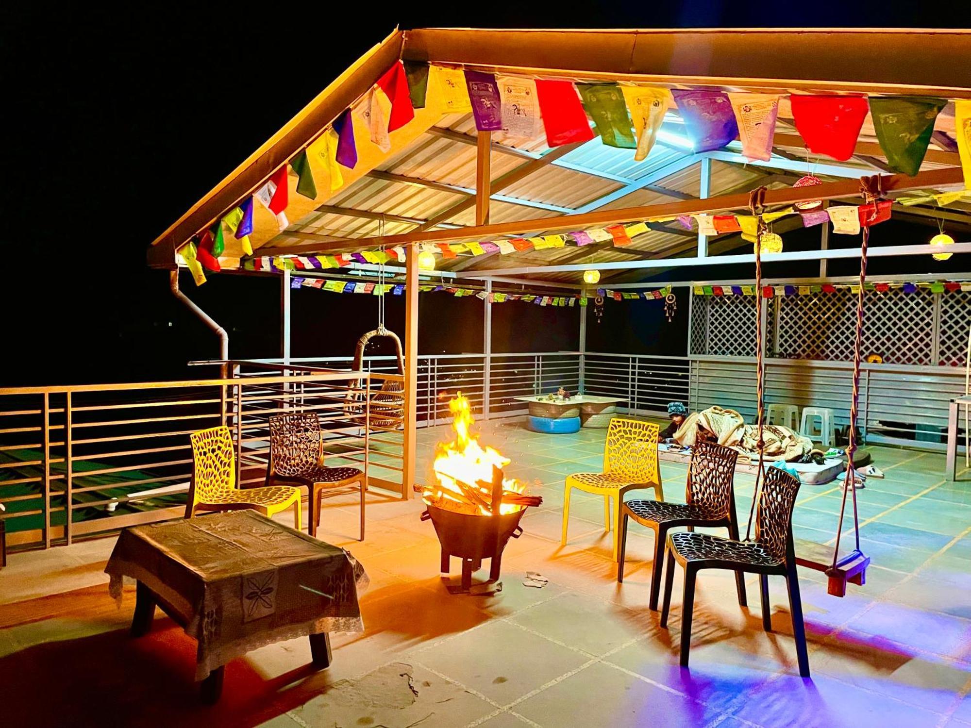 The Auriga 3Bhk Fully Entair Villa With Bonfire In Kasauli I Pvt Stay I Open Air Terrace I Kitchen Livingroom I Lawn Bonfire I Gaming Zone ภายนอก รูปภาพ