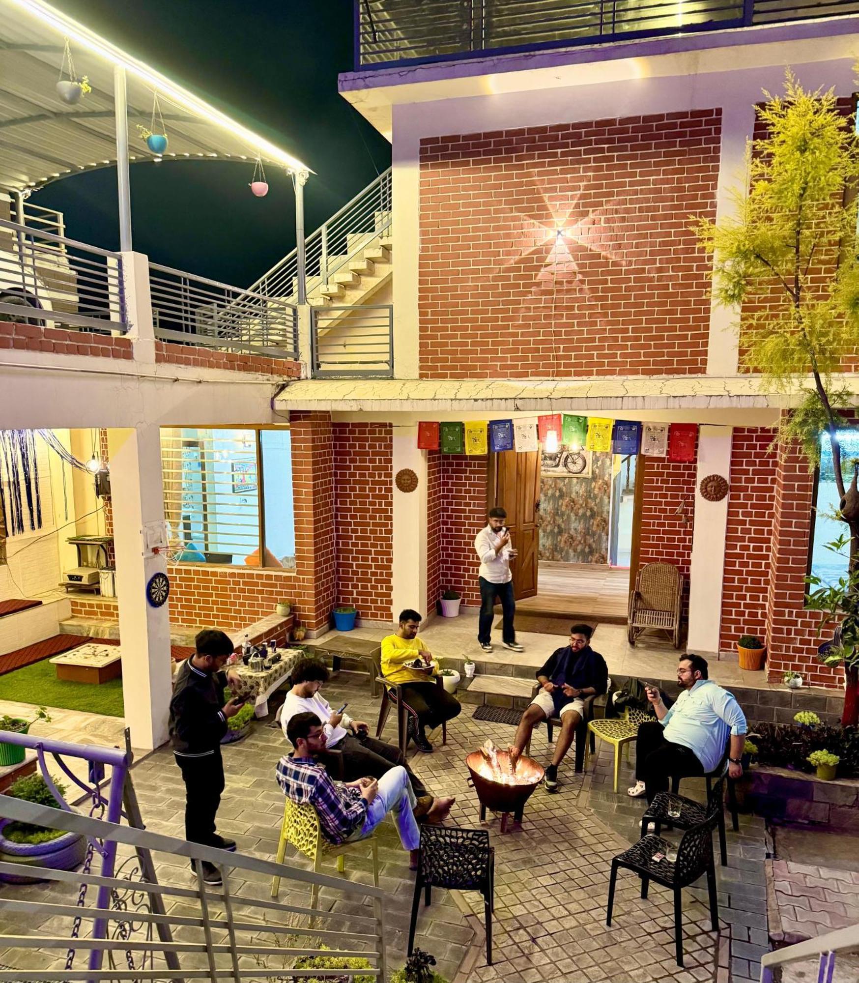 The Auriga 3Bhk Fully Entair Villa With Bonfire In Kasauli I Pvt Stay I Open Air Terrace I Kitchen Livingroom I Lawn Bonfire I Gaming Zone ภายนอก รูปภาพ