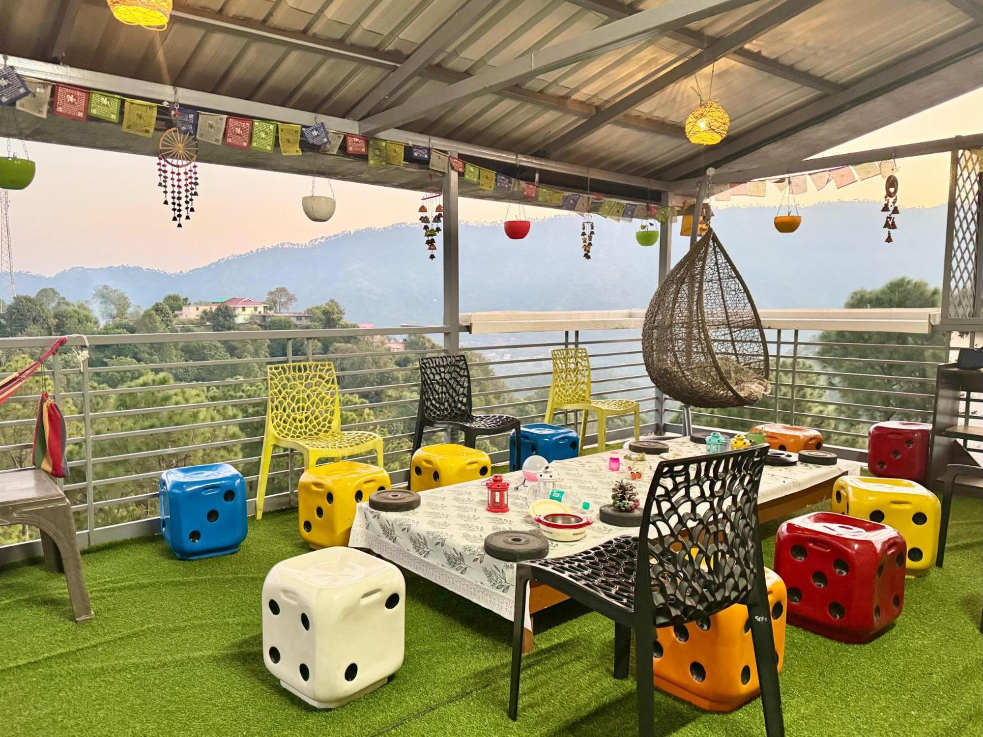 The Auriga 3Bhk Fully Entair Villa With Bonfire In Kasauli I Pvt Stay I Open Air Terrace I Kitchen Livingroom I Lawn Bonfire I Gaming Zone ภายนอก รูปภาพ