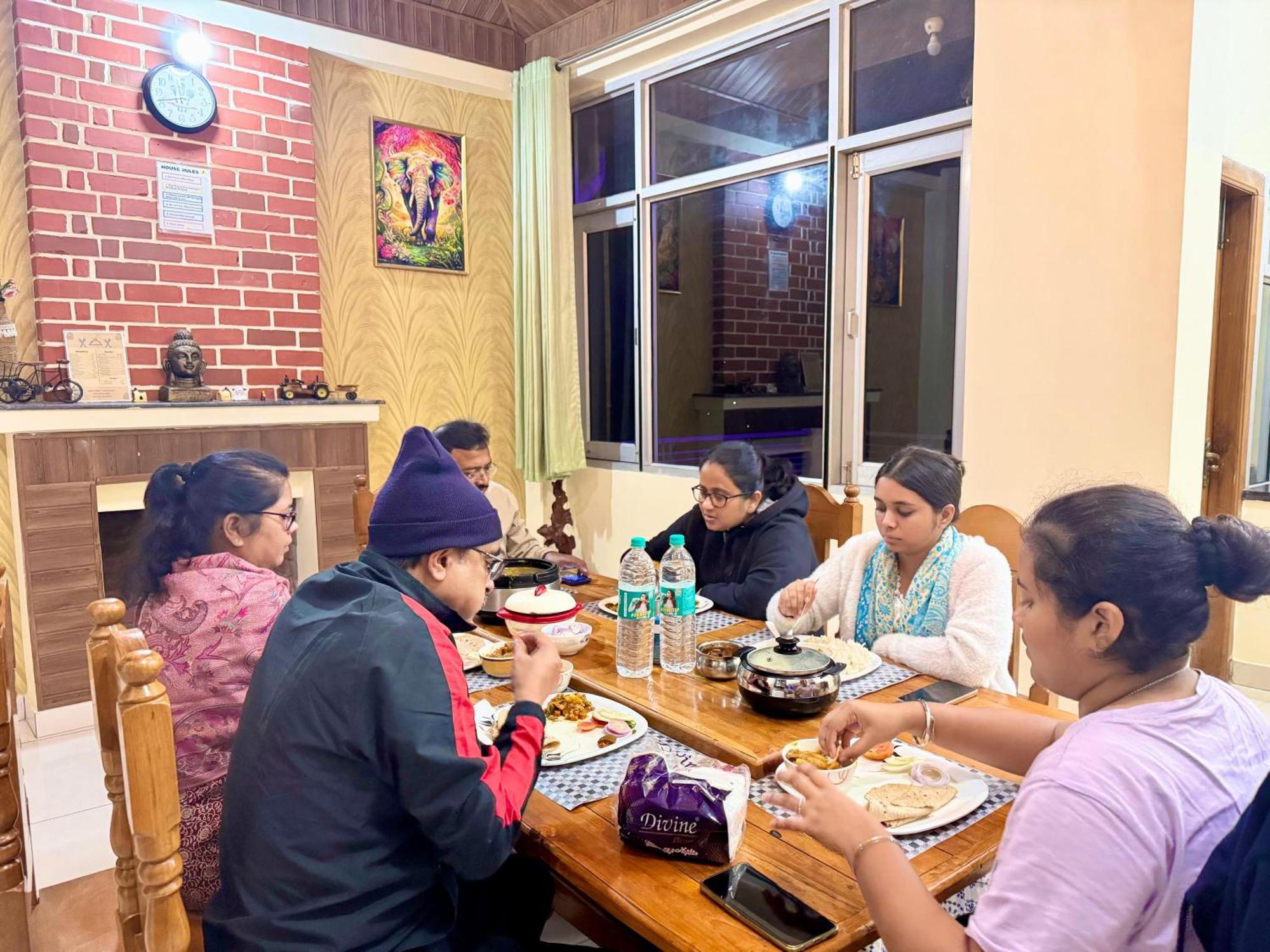 The Auriga 3Bhk Fully Entair Villa With Bonfire In Kasauli I Pvt Stay I Open Air Terrace I Kitchen Livingroom I Lawn Bonfire I Gaming Zone ภายนอก รูปภาพ