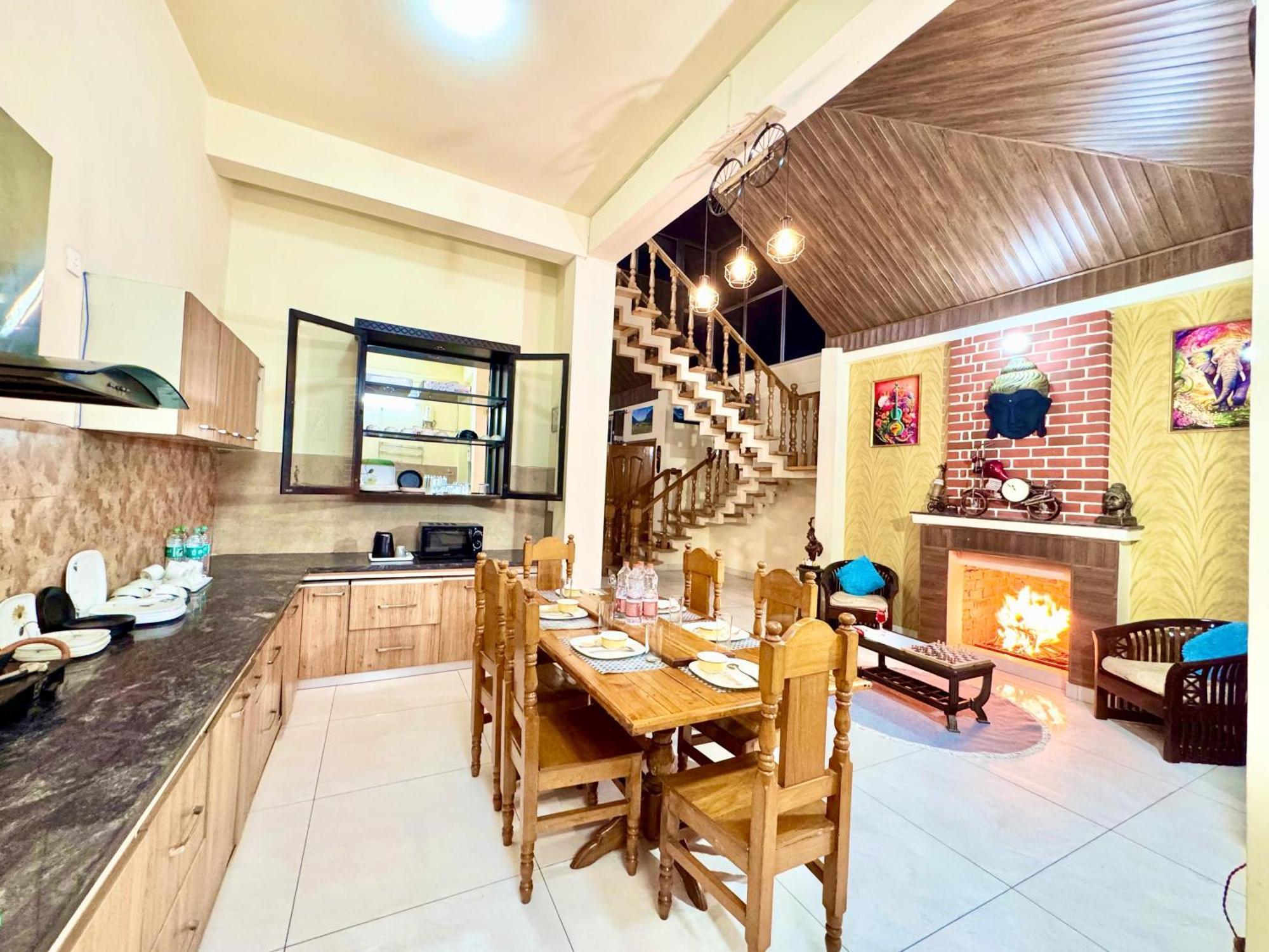 The Auriga 3Bhk Fully Entair Villa With Bonfire In Kasauli I Pvt Stay I Open Air Terrace I Kitchen Livingroom I Lawn Bonfire I Gaming Zone ภายนอก รูปภาพ